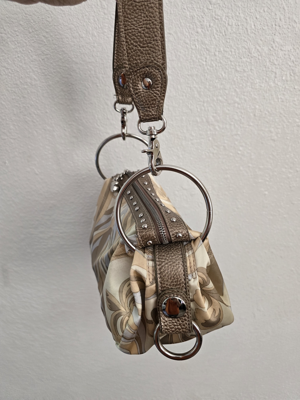 Kathy Van Zeeland Beige Cream Patterned Shoulder Bag with Metallic Trim - Picture 2 of 16